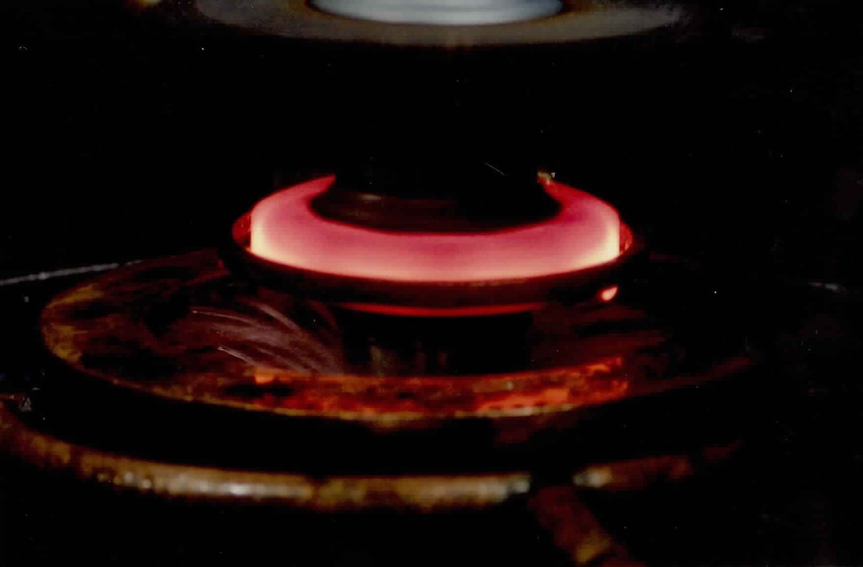 Induktivno kalnjenej verižnika